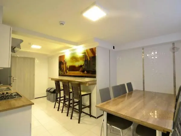 Eleven בית אירוח