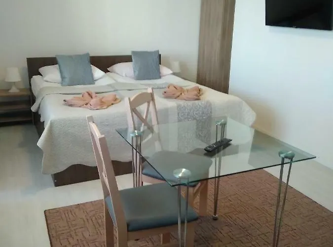 Eleven בית אירוח *